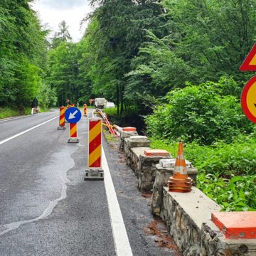 Municipalitatea a lansat procedura de achiziție pentru consolidarea drumului și refacerea sistemului rutier în zona în care s-a surpat zidul de sprijin pe Drumul Poienii