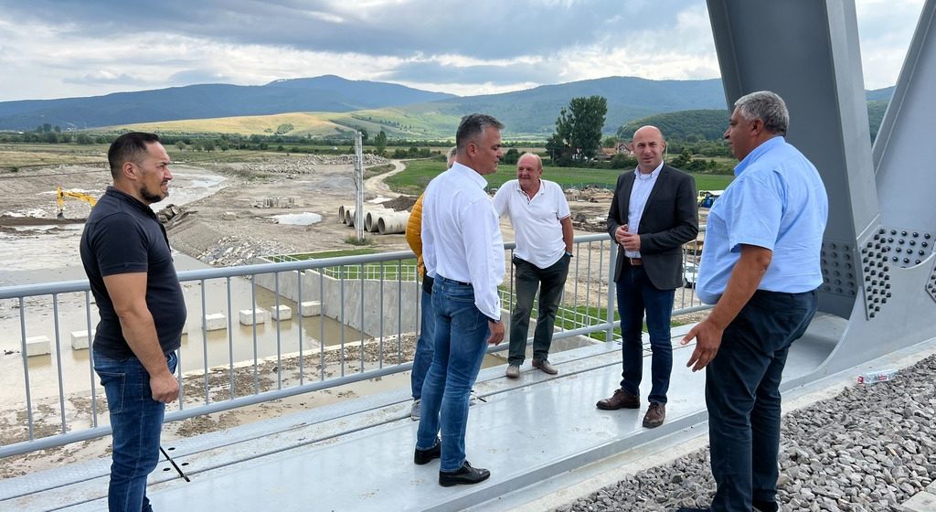 Președintele CJ Brașov și prefectul județului Brașov într-o vizită de imagine la podul Budila