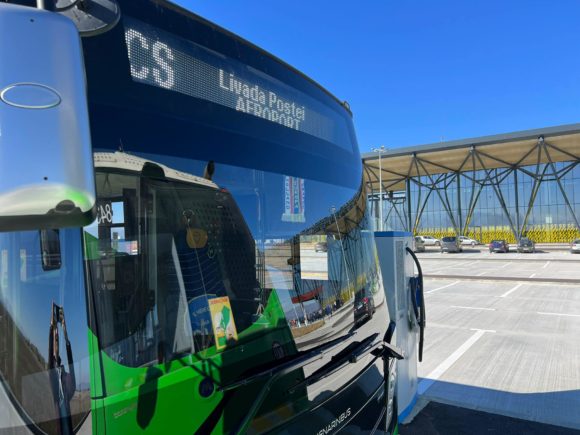 735,5 lei pentru patru autobuze RATBV, atât au costat cursele organizate de Adrian Veștea pentru vizita seniorilor la Aeroport