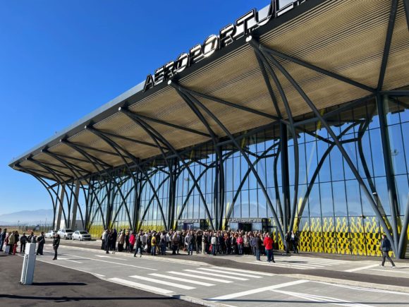 Consiliul Județean Brașov a scos la concurs șase noi posturi pentru Aeroport