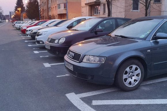 Din 3 aprilie încep procedurile de reatribuire a locurilor de parcare rezidențiale din municipiul Brașov