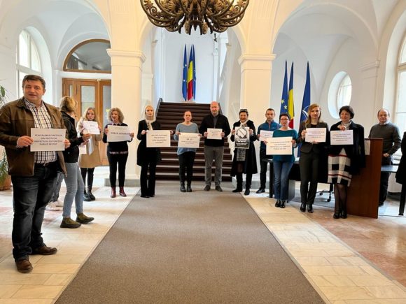Grevă | Angajații Prefecturii Brașov cer trecerea personalului angajat în prefecturi din categoria funcțiilor teritoriale în cea a funcțiilor de stat și trecerea în subordinea Guvernului, nu al MAI