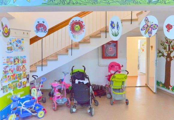 Primăria Brașov acordă 850 de lei lunar pentru fiecare copil care nu a obținut loc la creșă