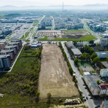 Primăria Brașov a pregătit terenul pentru construirea unei creșe și a unei grădinițe. Creșa va fi construită de CNI prin fonduri PNRR