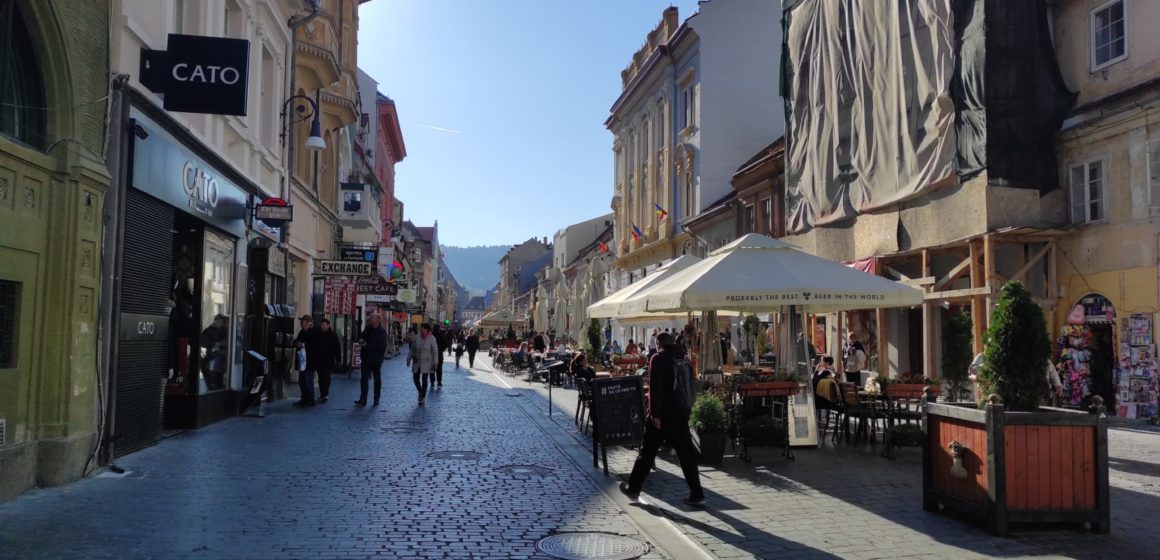 De la 1 martie se deschid terasele în Brașov. Primăria cere respectarea ghidului de bune practici, deși acesta nu a fost aprobat prin HCL