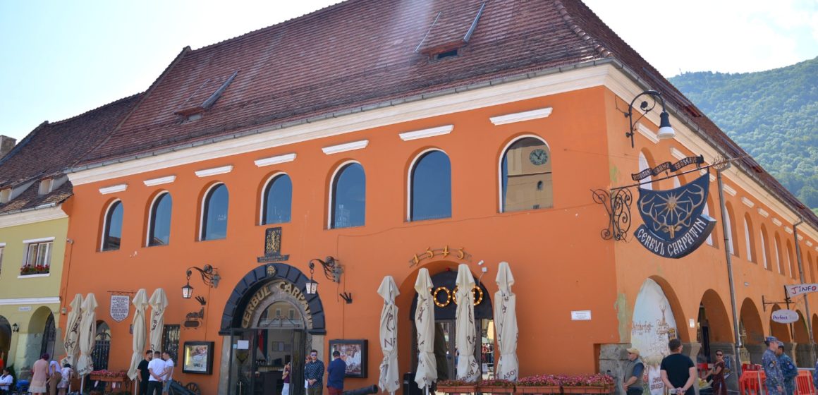 Fostul restaurant Cerbul Carpatin din Piața Sfatului a fost redat, în prima instanță, municipiului Brașov
