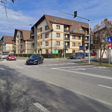 Primăria Brașov pune în funcțiune un nou semafor la intersecția străzilor Ioan Socec și 1 Decembrie 1918