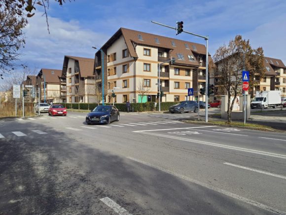 Primăria Brașov pune în funcțiune un nou semafor la intersecția străzilor Ioan Socec și 1 Decembrie 1918