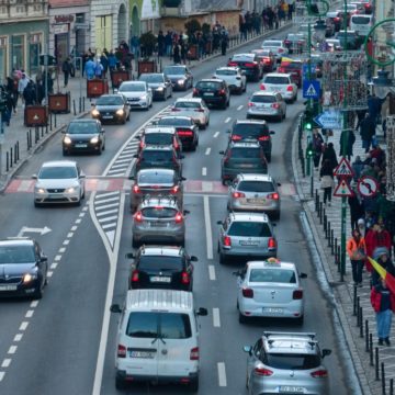 Primăria Brașov organizează dezbateri cu actorii din Cetate pe baza Regulamentului de restricționare a accesului auto în zonă