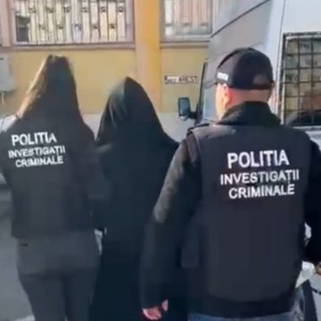 Femeie reținută de polițiști pentru infracțiunea de șantaj