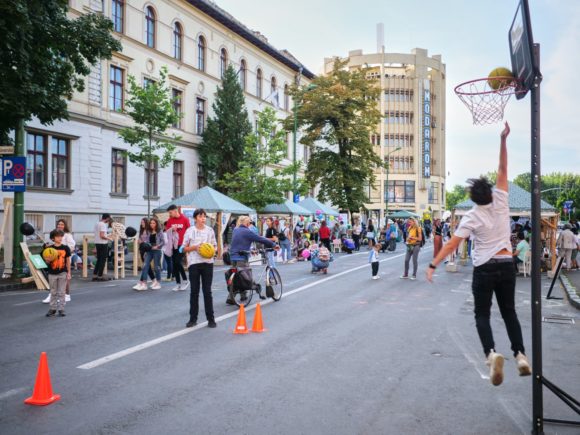 Primăria Brașov a deschis apelul de proiecte pentru finanțarea pe Ghidul Unic pe domeniile Copii și Tineri, Mediu, Social, Educație și Comunitate