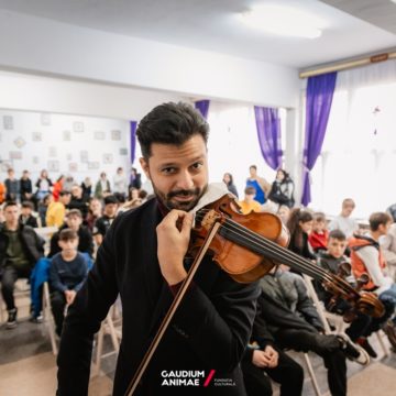 „Un Stradivarius în școli”, un proiect al Fundației Culturale Gaudium Animae, aduce muzica clasică în fața publicului tânăr