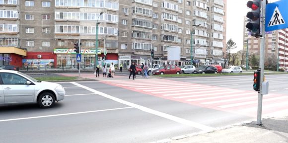 Noul sistem de semaforizare a trecerilor de pietoni de la sensul giratoriu Hărmanului – Gării – Al. Vlahuță a fost testat în condiții de trafic