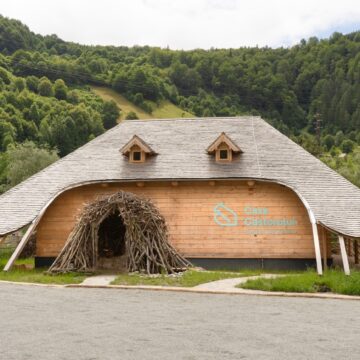 Fundația Conservation Carpathia inaugurează Centrul de vizitare „Casa Castorului” în comuna Rucăr