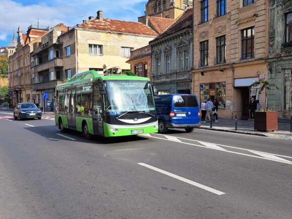 Începând din 9 septembrie, RATBV modifică programul de circulație pentru 15 trasee