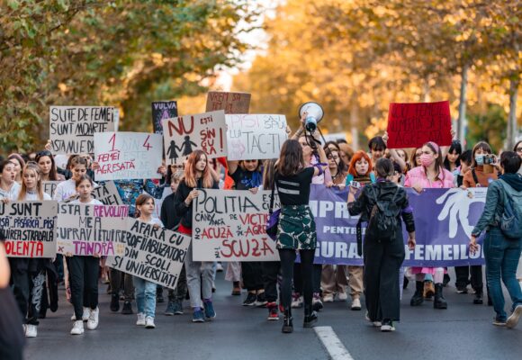 Petiție pentru Siguranța Fetelor și Femeilor | 40 de ONG-uri cer Guvernului măsuri urgente pentru a combate violența sexuală