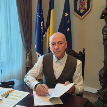 Consiliul Județean Brașov a semnat trei contracte pentru realizarea proiectelor PNRR de modernizare şi eficientizare energetică a unor clădiri publice