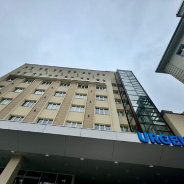 Un proiect de modernizare la Maternitatea Brașov a ajuns la final. În cadrul proiectului au fost efectuate lucrări de eficientizare energetică şi dotări cu aparatură medicală şi mobilier