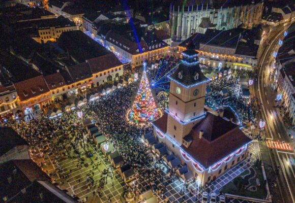 De Revelion se organizează și se mobilizează. Poftiți la Brașov, orașul unde vă îngrămădiți