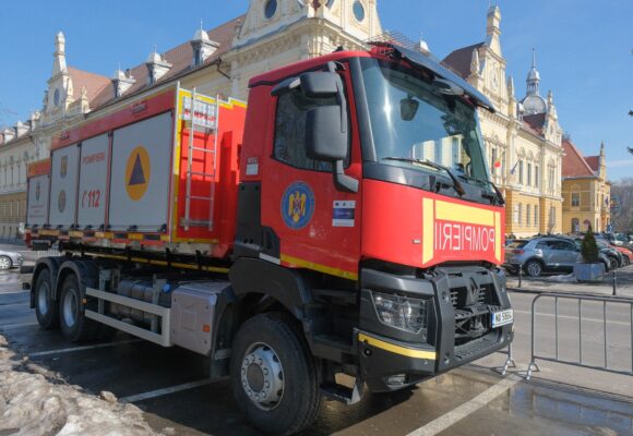 Primăria Brașov a predat către ISU Brașov un sistem de intervenție pentru stingerea incendiilor la autovehicule electrice