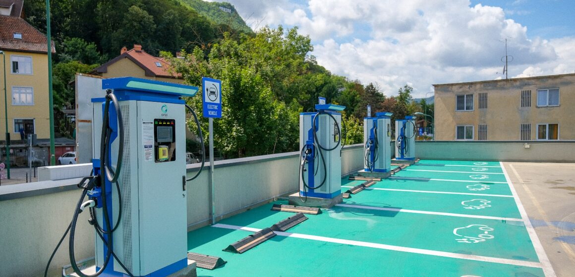 Primăria Brașov a lansat procedura de achiziție pentru instalarea a 80 de stații de reîncărcare a autoturismelor electrice. Vezi unde vor fi amplasate