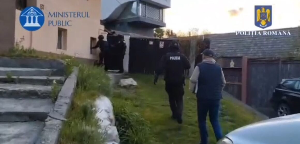 Percheziții domiciliare la persoane cercetate pentru săvârșirea infracțiunilor de confecționarea, vânzarea, răspândirea, precum și deţinerea în vederea răspândirii de simboluri fasciste, legionare, rasiste sau xenofobe