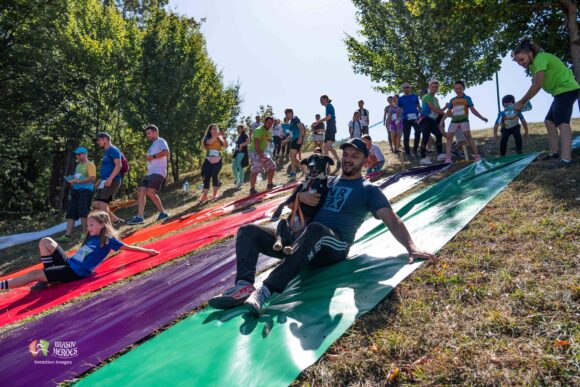 6 iunie este ultima zi pentru înscrieri la Brașov Heroes, cursa cu obstacole a comunității. 15 organizații și grupuri de inițiativă au propus proiecte pentru a face schimbări în Bine
