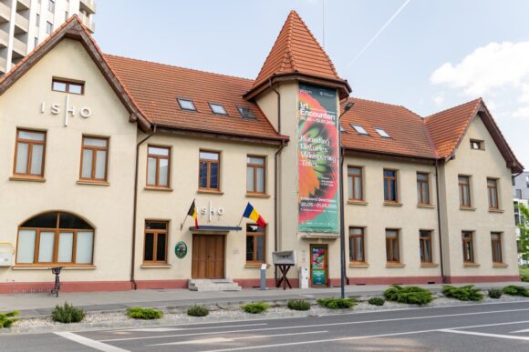 Bienala Art Encounters 2025 — „Bounding Histories. Whispering Tales” se deschide publicului pe 30 mai – Un weekend intens de evenimente la Timișoara