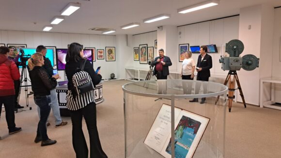 Muzeul Județean de Istorie Brașov prezintă expoziția „Scurtă istorie despre Gopo” la Muzeul de Istorie din Suceava