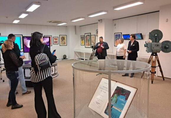 Muzeul Județean de Istorie Brașov prezintă expoziția „Scurtă istorie despre Gopo” la Muzeul de Istorie din Suceava