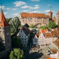 Brașovenii, cu vârsta între 16 și 25 de ani, pot aplica până în data de 25 iunie pentru a participa, gratuit, la tabăra „Tineri uniți pentru pace” în Nürnberg