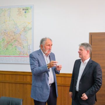 Ion Țiriac reia discuțiile pentru realizarea unui patinoar, unei săli de judo, uneia de scrimă, unei grădinițe sportive și unui spital pentru copiii bolnavi de cancer în municipiul Brașov