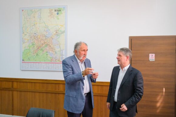 Ion Țiriac reia discuțiile pentru realizarea unui patinoar, unei săli de judo, uneia de scrimă, unei grădinițe sportive și unui spital pentru copiii bolnavi de cancer în municipiul Brașov