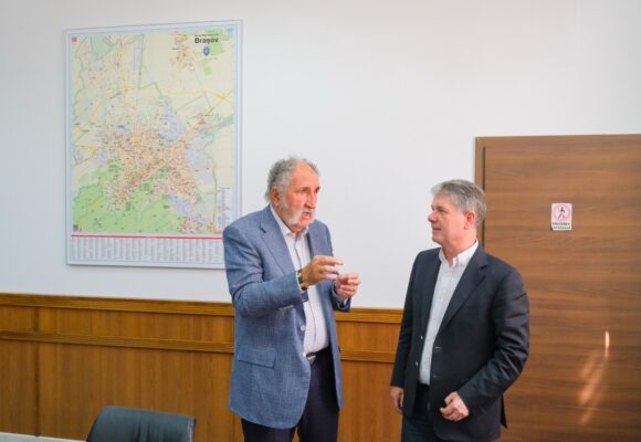 Ion Țiriac reia discuțiile pentru realizarea unui patinoar, unei săli de judo, uneia de scrimă, unei grădinițe sportive și unui spital pentru copiii bolnavi de cancer în municipiul Brașov