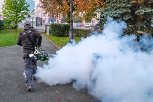 Miercuri, 21 mai, începe o nouă campanie de dezinsecție și de combatere a căpușelor pe domeniul public și privat al municipiului Brașov