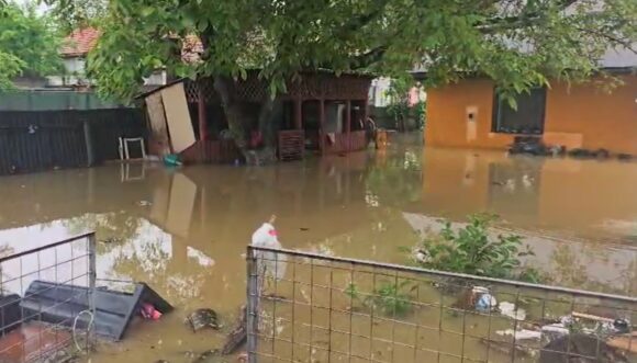 ISU Brașov continuă intervențiile în județul Brașov ca urmare a manifestării fenomenelor hidrometeorologice periculoase