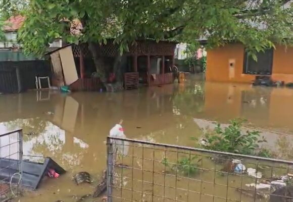 ISU Brașov continuă intervențiile în județul Brașov ca urmare a manifestării fenomenelor hidrometeorologice periculoase