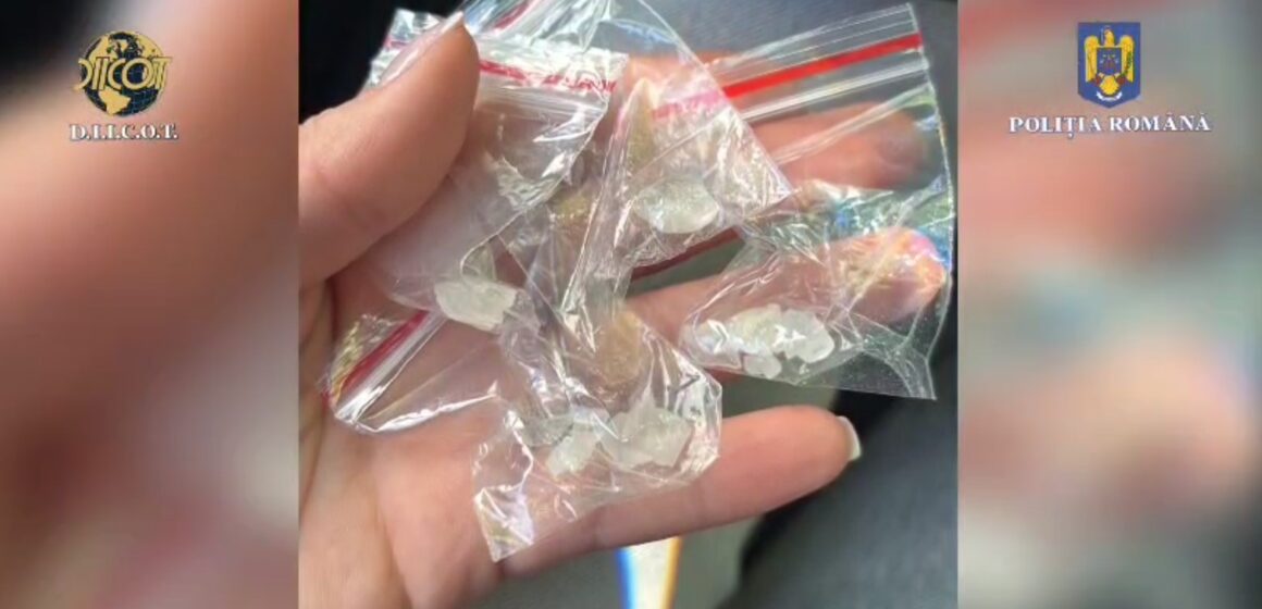Arest preventiv 30 de zile pentru două persoane care făceau trafic cu droguri de mare risc