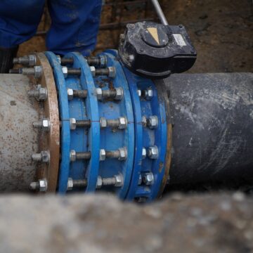 Contract semnat pentru modernizarea a 46 de kilometri de rețea de apă în cartierele Astra, Valea Cetății, Blumăna și în zona Aurel Vlaicu Contract semnat pentru modernizarea a 46 de kilometri de rețea de apă în cartierele Astra, Valea Cetății, Blumăna și în zona Aurel Vlaicu