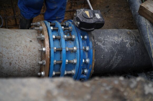 Contract semnat pentru modernizarea a 46 de kilometri de rețea de apă în cartierele Astra, Valea Cetății, Blumăna și în zona Aurel Vlaicu