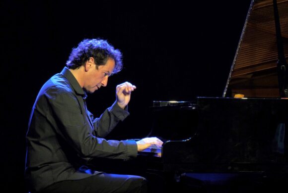 Pianistul Horia Mihail și Turneul Pianul Călător – Passion ajung la Brașov pe 13 iunie și la Ateneul Român pe 28 iunie