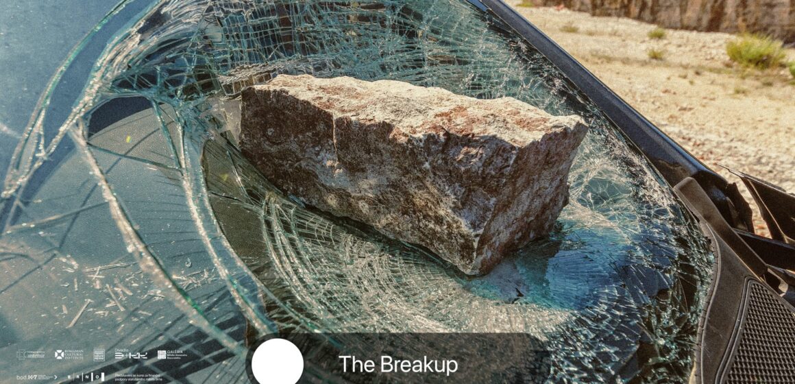 The Breakup, un performance de Ioana Păun cu Silvana Mihai și Ana Pop la Centrul Multicultural al Universității Transilvania The Breakup, un performance de Ioana Păun cu Silvana Mihai și Ana Pop la Centrul Multicultural al Universității Transilvania