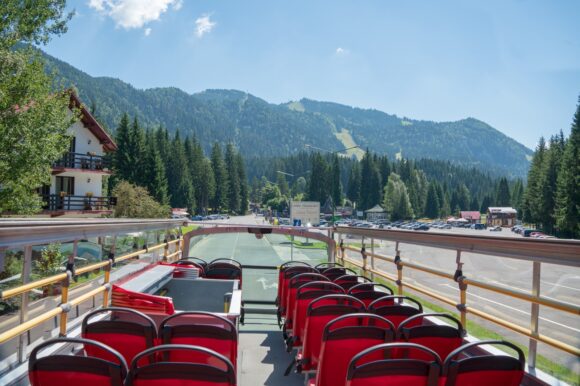 RATBV anunță repunerea în circulație a autobuzului etajat pe linia 20, Livada Poștei – Poiana Brașov, începând cu 21 iunie