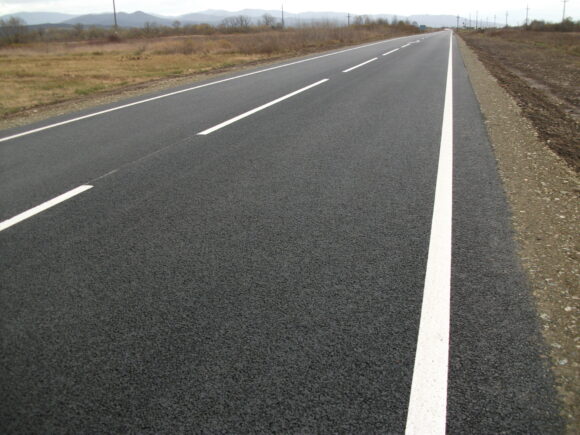 Consiliul Județean Brașov a semnat un contract de finanțare pentru modernizarea unor drumuri județene