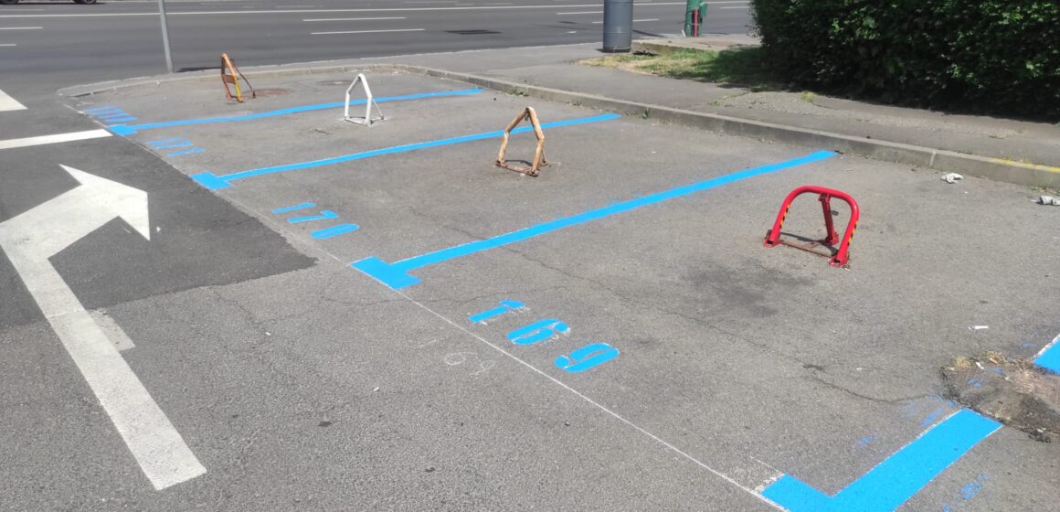 4.500 de locuri de parcare rezidențială din municipiul Brașov care nu au taxa achitată sau care încalcă regulamentul vor fi scoase la licitație 4.500 de locuri de parcare rezidențială din municipiul Brașov care nu au taxa achitată sau care încalcă regulamentul vor fi scoase la licitație