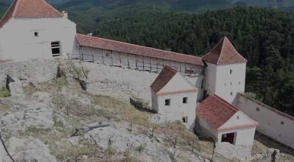 Cetatea Râșnov rămâne în continuare închisă