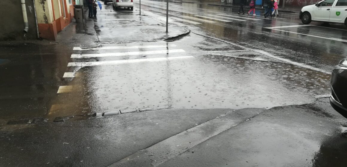 Apele pluviale urbane: Cum putem preveni inundațiile din orașele noastre