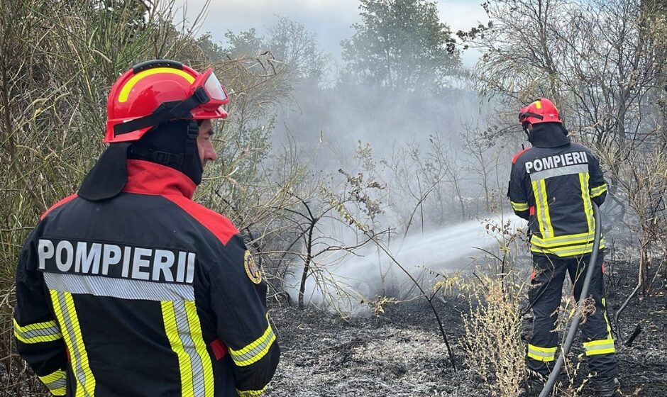 Pompierii români au intervenit pentru stingerea unui incendiu de vegetație în zona Toulouges, în cadrul misiunii de pre-poziționare din Franța Pompierii români au intervenit pentru stingerea unui incendiu de vegetație în zona Toulouges, în cadrul misiunii de pre-poziționare din Franța