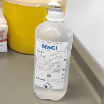 Lipsa serului fiziologic la Spitalul Județean Brașov s-ar datora unor datorii de 500.000 de lei la furnizori, spune Ministrul Sănătății Lipsa serului fiziologic la Spitalul Județean Brașov s-ar datora unor datorii de 500.000 de lei la furnizori, spune Ministrul Sănătății