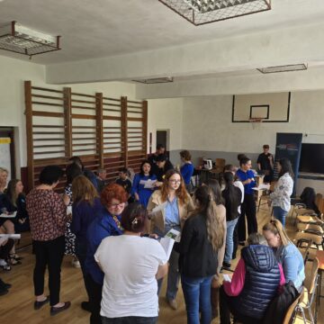 Ce schimbări a adus până acum Fondul Școlilor Active pentru 5 comunități școlare din mai multe zone rurale și din Râșnov Ce schimbări a adus până acum Fondul Școlilor Active pentru 5 comunități școlare din mai multe zone rurale și din Râșnov